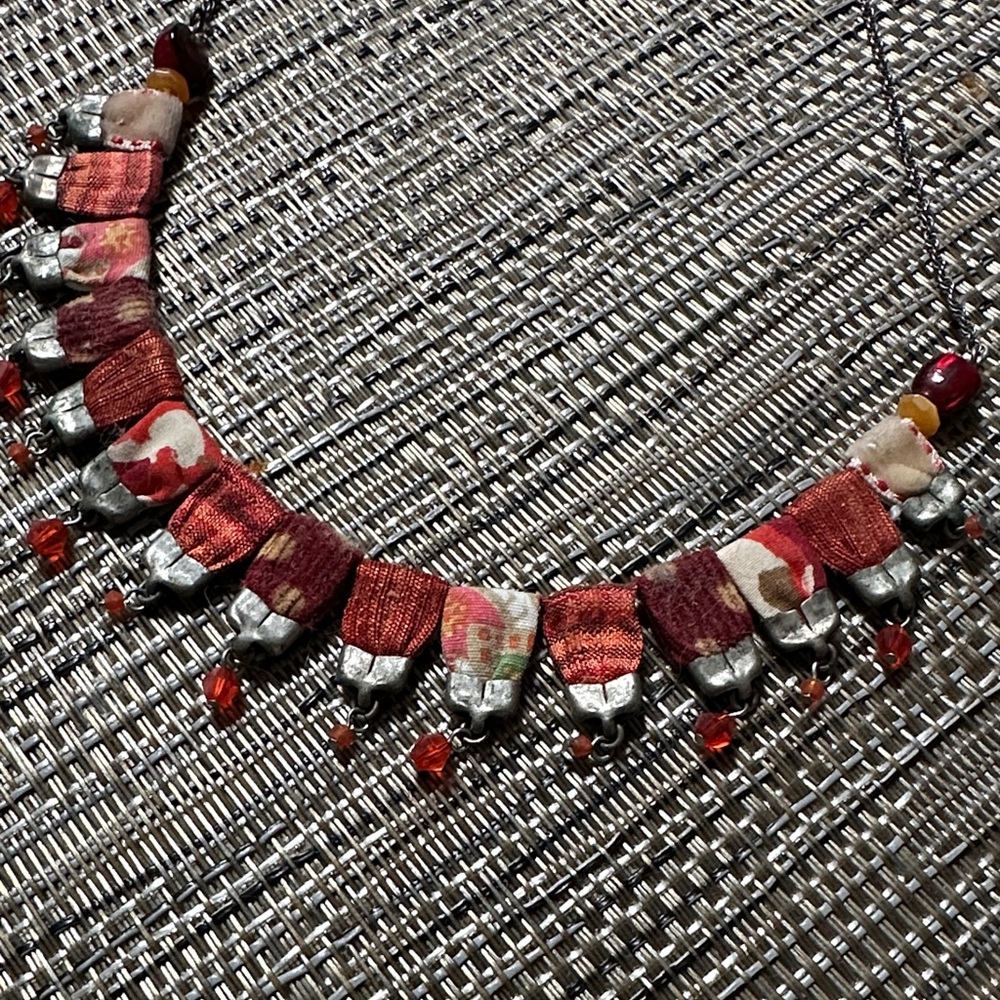 Chic Red and Silver Beaded Necklace - Picture 2 of 2